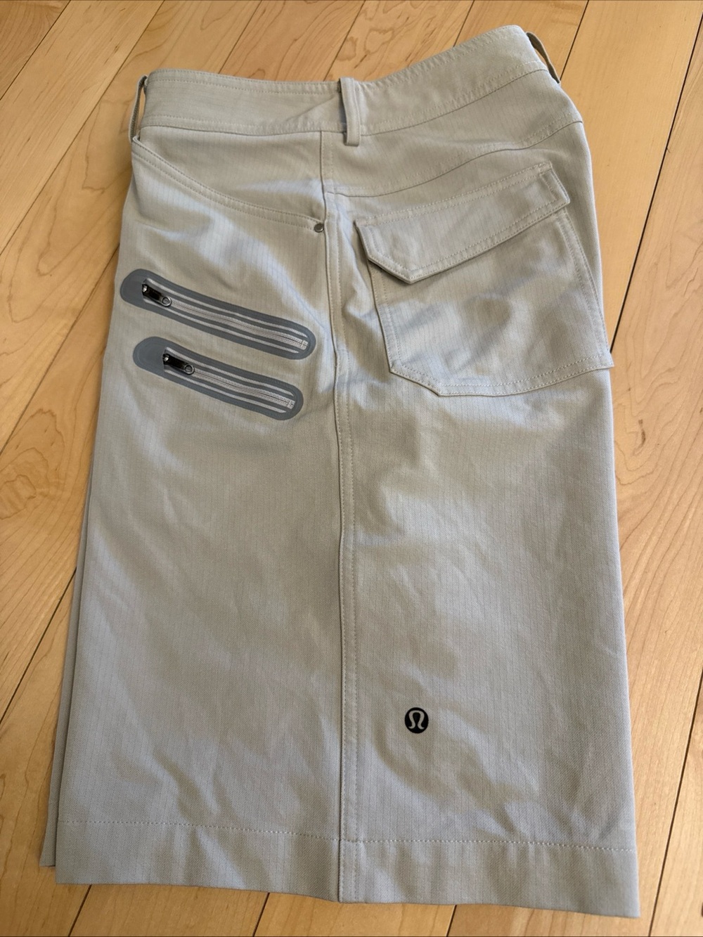 lululemon athletica Men’s Light Gray Beige Performance Shorts Sz 30